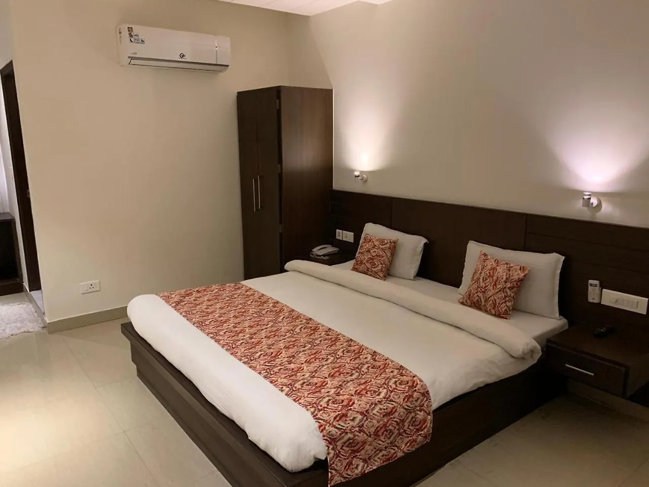 Love Kush Hotel Nagla Dhimar 3*,  India