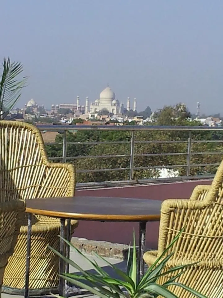 Love Kush Hotel location